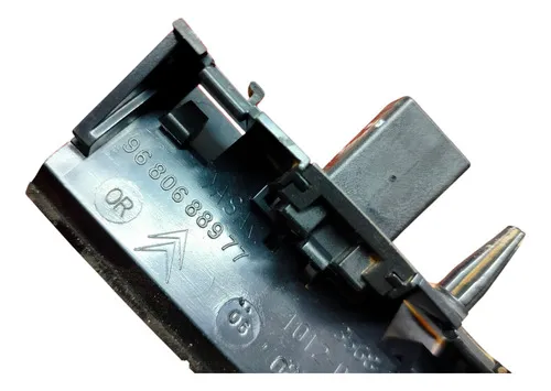 Botao Macaneta Tampa Traseira Citroen C3  2004/12 26578 Preto Traseira
