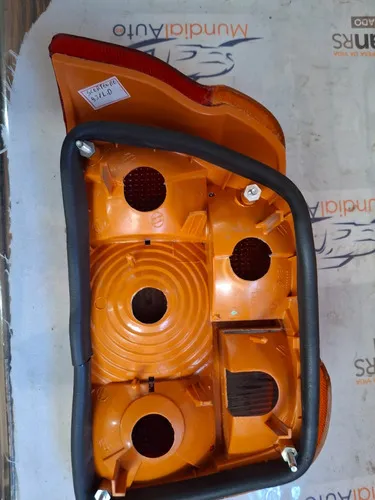Lanterna Traseira Ld Ford Escort Verona  93 A 96 Ipv/ Arteb Direito/passageiro Tricolor