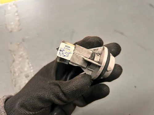 Soquete Pisca Seta Farol Kwid 2017... 4698 Direito