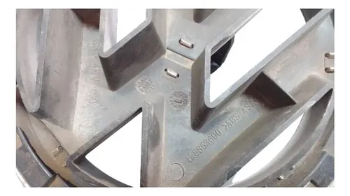 Emblema Dianteiro Vw Bora Passat Jetta 07/11 30742 Prateado