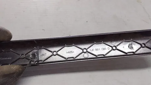 Acabamento Banco Dianteiro Direito Golf 01/06 8767 Preto