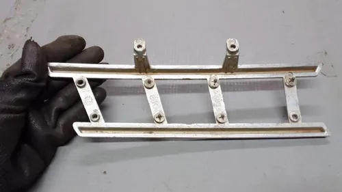 Moldura Friso Grade Radiador Idea Esquerdo 2003/2010  24905 Prateado Brilhante