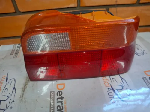 Lanterna Traseira Ld Ford Escort Verona  93 A 96 Ipv/ Arteb Direito/passageiro Tricolor