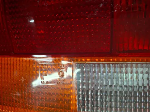 Lanterna Traseira Ld Ford Escort Verona  93 A 96 Ipv/ Arteb Direito/passageiro Tricolor