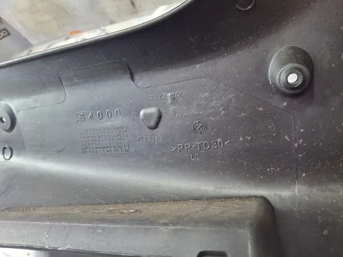 Moldura Para-lama Traseira Direita  Fiat Strada 04/... Preto
