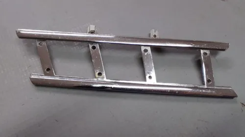 Moldura Friso Grade Radiador Idea Direito 2003/2010  24904 Prateado Brilhante