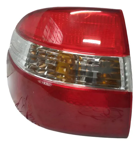Lanterna Tras Esq   Corolla 98 99 00 2001 2002  Tyc 20088 Esquerdo Vermelho