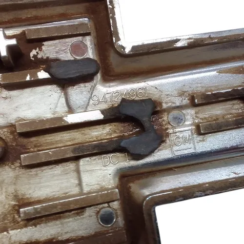 Emblema Tampa Traseira Gm S10 2012/2020 30729 Dourado