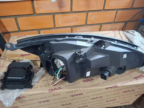 Farol Ford Focus 1998 / 2003 Simples Tyc Ld 26445