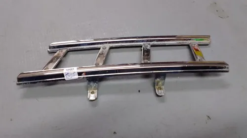 Moldura Friso Grade Radiador Idea Esquerdo 2003/2010  24905 Prateado Brilhante