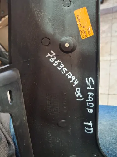 Moldura Para-lama Traseira Direita  Fiat Strada 04/... Preto
