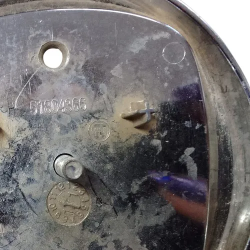 Emblema Grade Dianteira Uno Palio Mobi Strada Stilo 30714 Vermelho