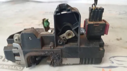 Fechadura Tras Direita Meriva Corsa Montana 02 A 2010 26941