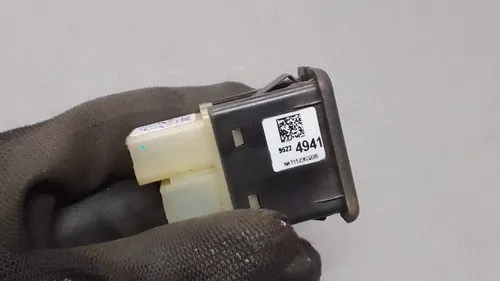 Conector Usb Auxiliar Prisma Onix Cobalt Sonic Tracker 24927 Preto