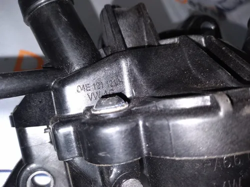 Carcaça Válvula Termostatica Bomba D Água Vw Up 04e121121h