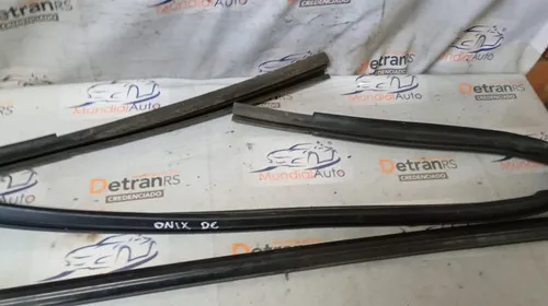 Pestana Externa+ Guarnicao D Direita Onix 2013/19 26321