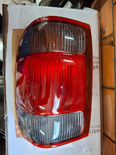 Lanterna Traseira Le Ranger 2000/2003 Tyc
