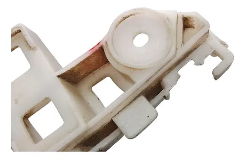 Guia Parachoque Direito Vw Voyage 2012... Detalhe 30592